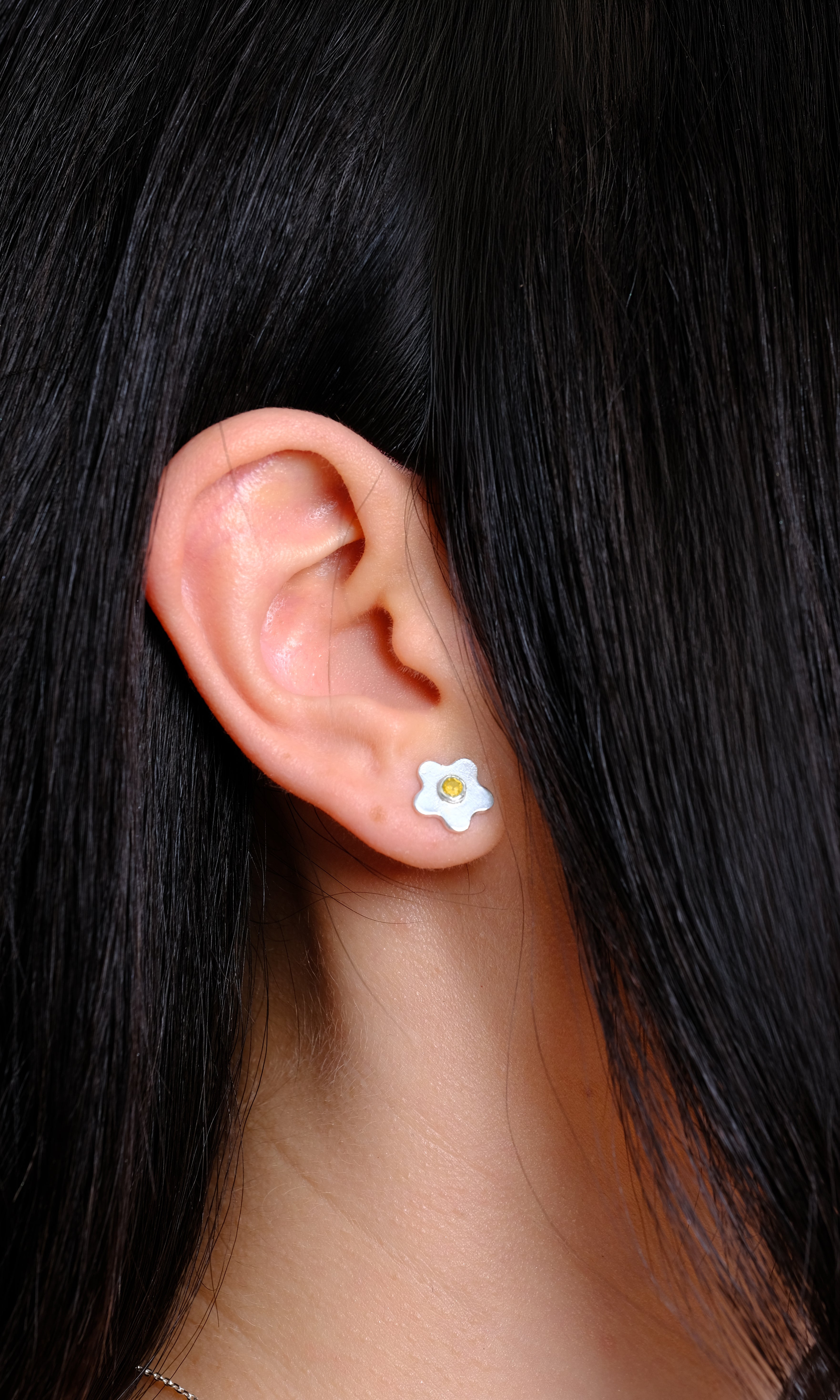 FLOWER STUD MINI YELLOW